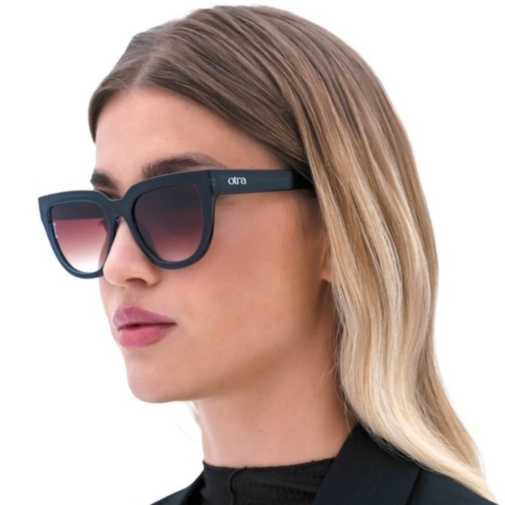 OTRA Mara Black Smoke Oversized Wayfarer Sunglasses for Women with Case - Picture 5 of 7